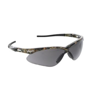 MCRMOMP112AF image(0) - Cord includedPasses ANSI Z87+ standardsPolycarbonate lenses provide 99.9% UVA/UVB/UVC protectionPopular Mossy Oak® Camouflage Pattern FrameSingle lens, wrap-around design for unobstructed viewSoft, flexible TPR temples and nosepad 