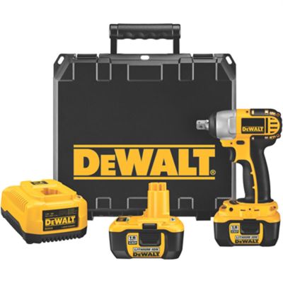 DWTDC822KL image(0) - 1/2" Heavy-Duty 18V Cordless Impact Wrench Kit
